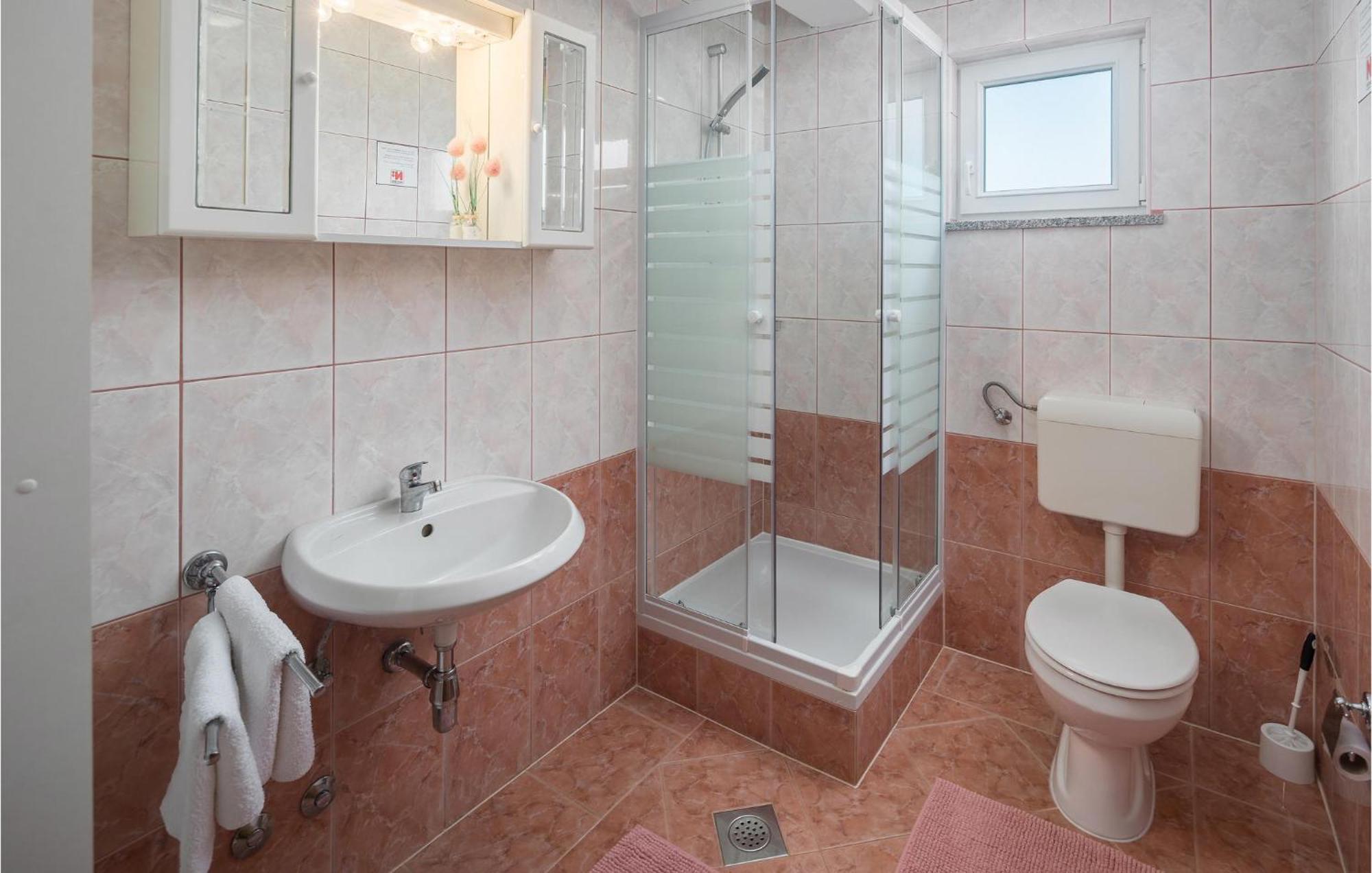 1 Bedroom Beautiful Apartment In Poreč Exterior foto
