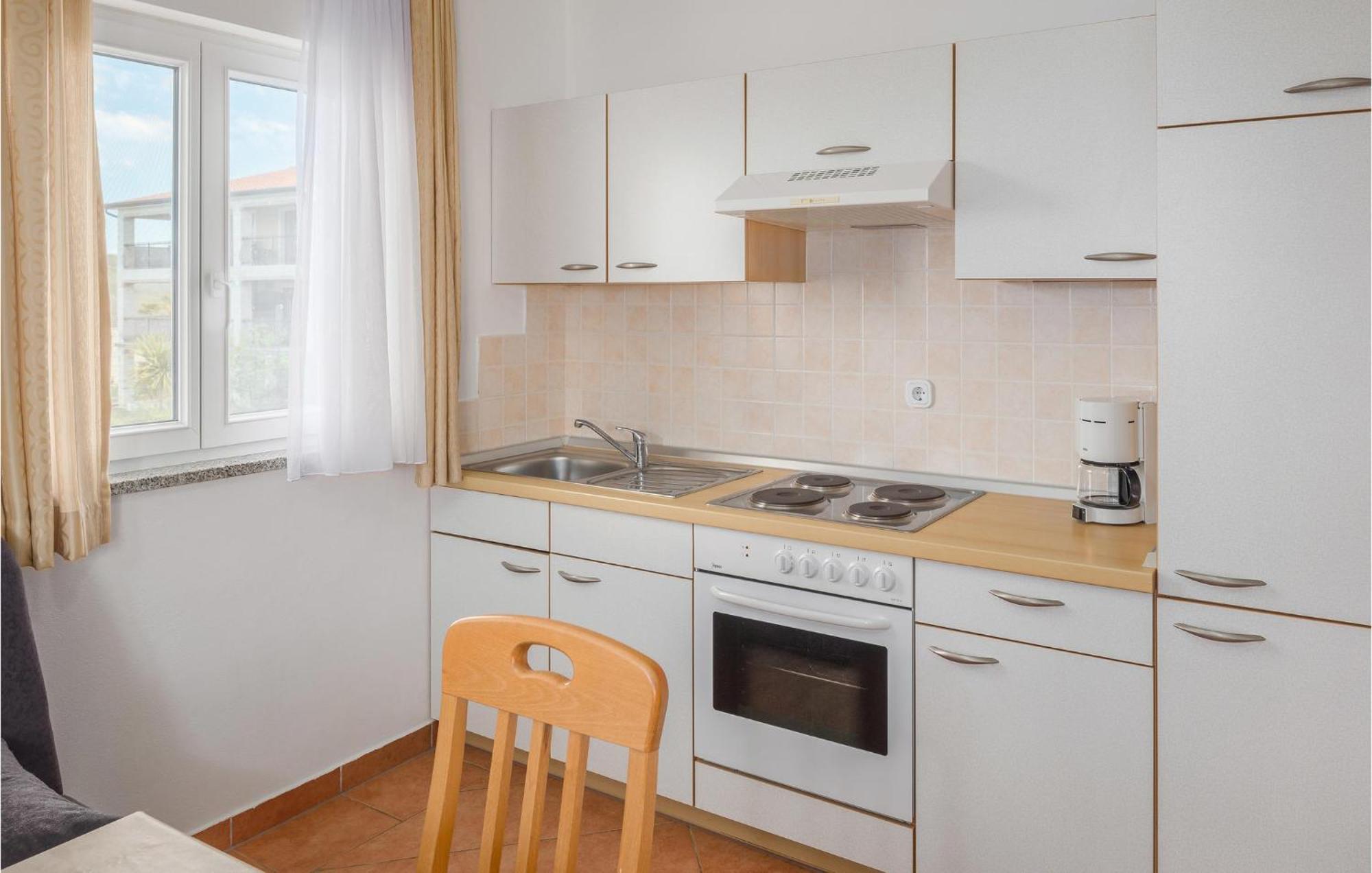 1 Bedroom Beautiful Apartment In Poreč Exterior foto