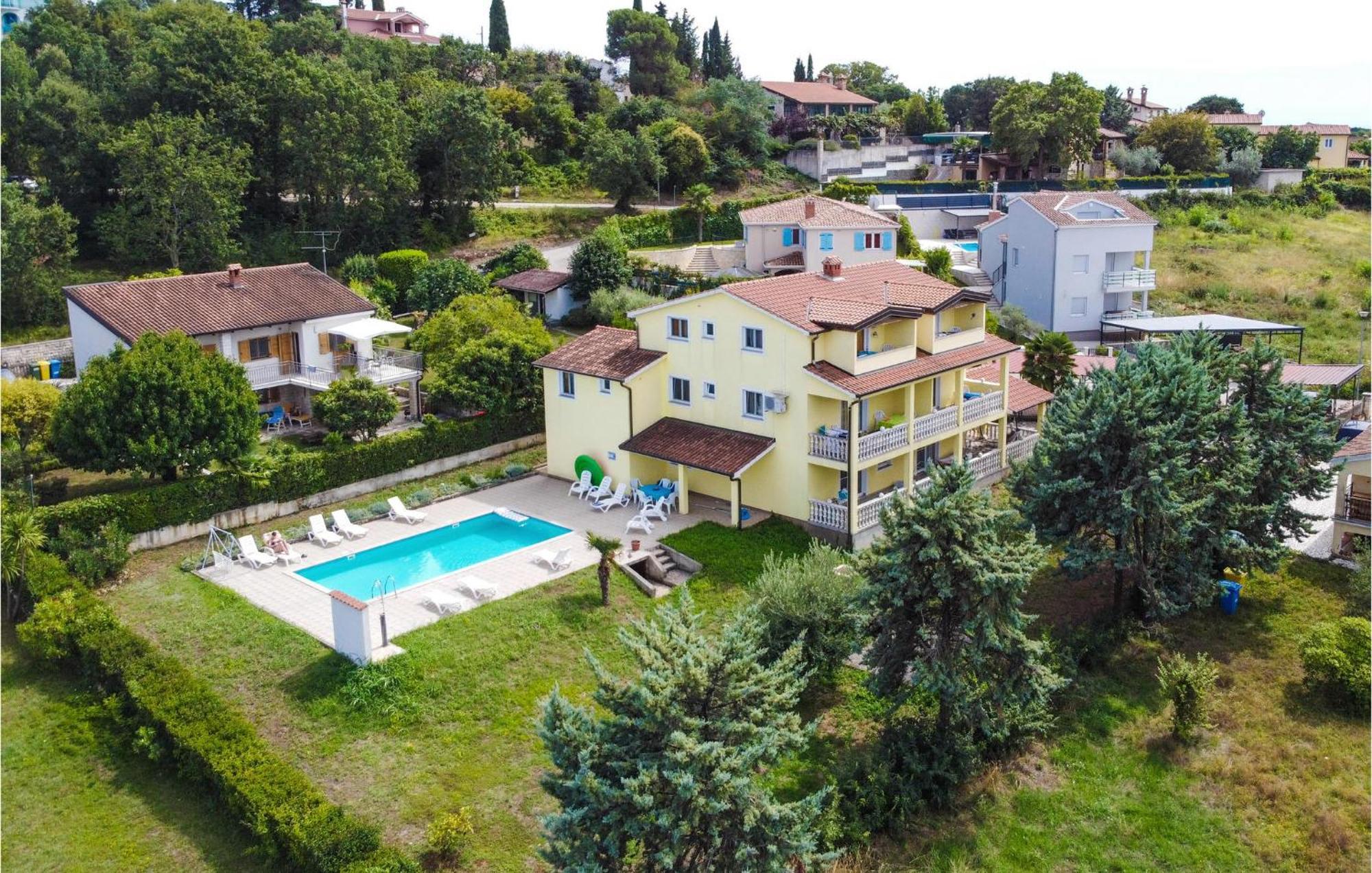 1 Bedroom Beautiful Apartment In Poreč Exterior foto